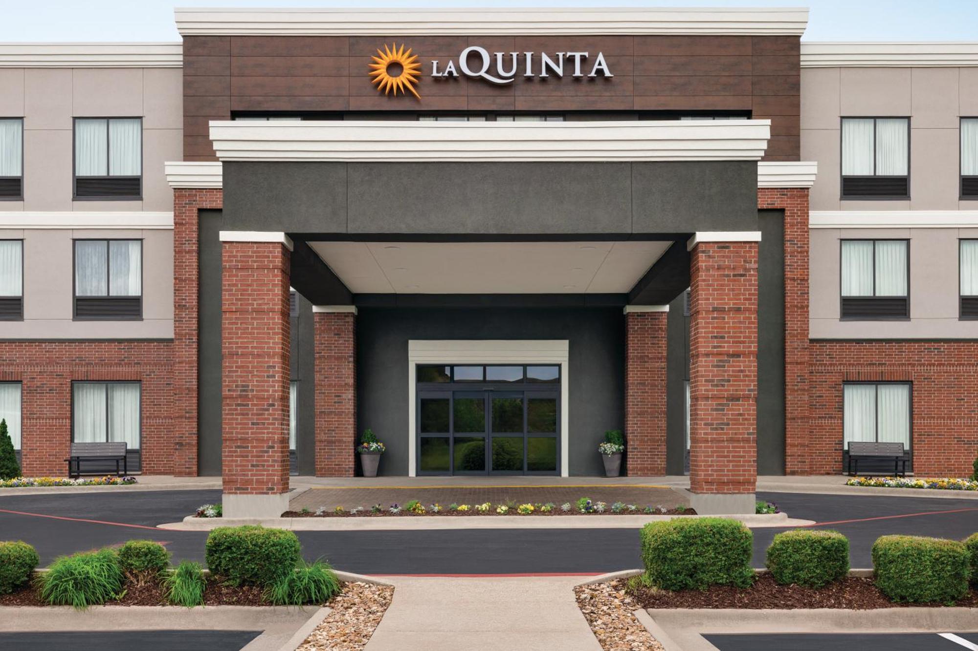 Hotel La Quinta By Wyndham Springfield Airport Plaza Exterior foto