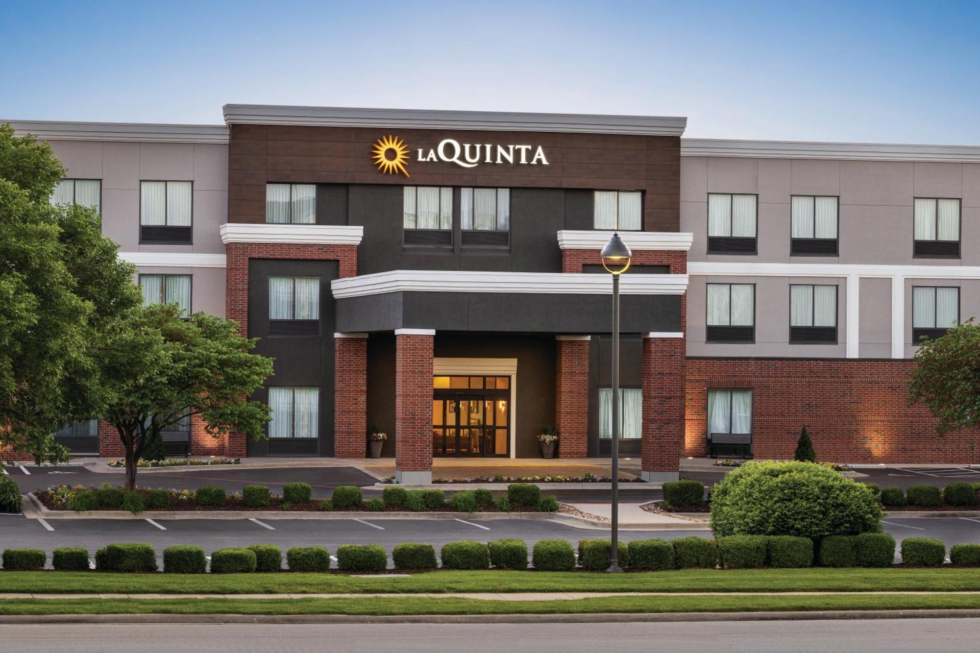 Hotel La Quinta By Wyndham Springfield Airport Plaza Exterior foto