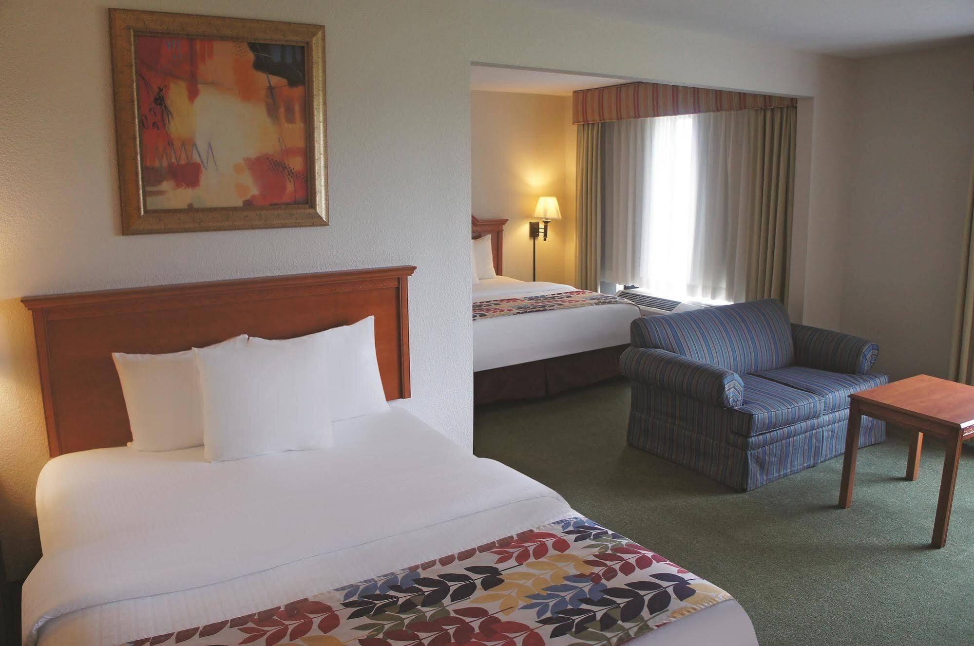 Hotel La Quinta By Wyndham Springfield Airport Plaza Exterior foto