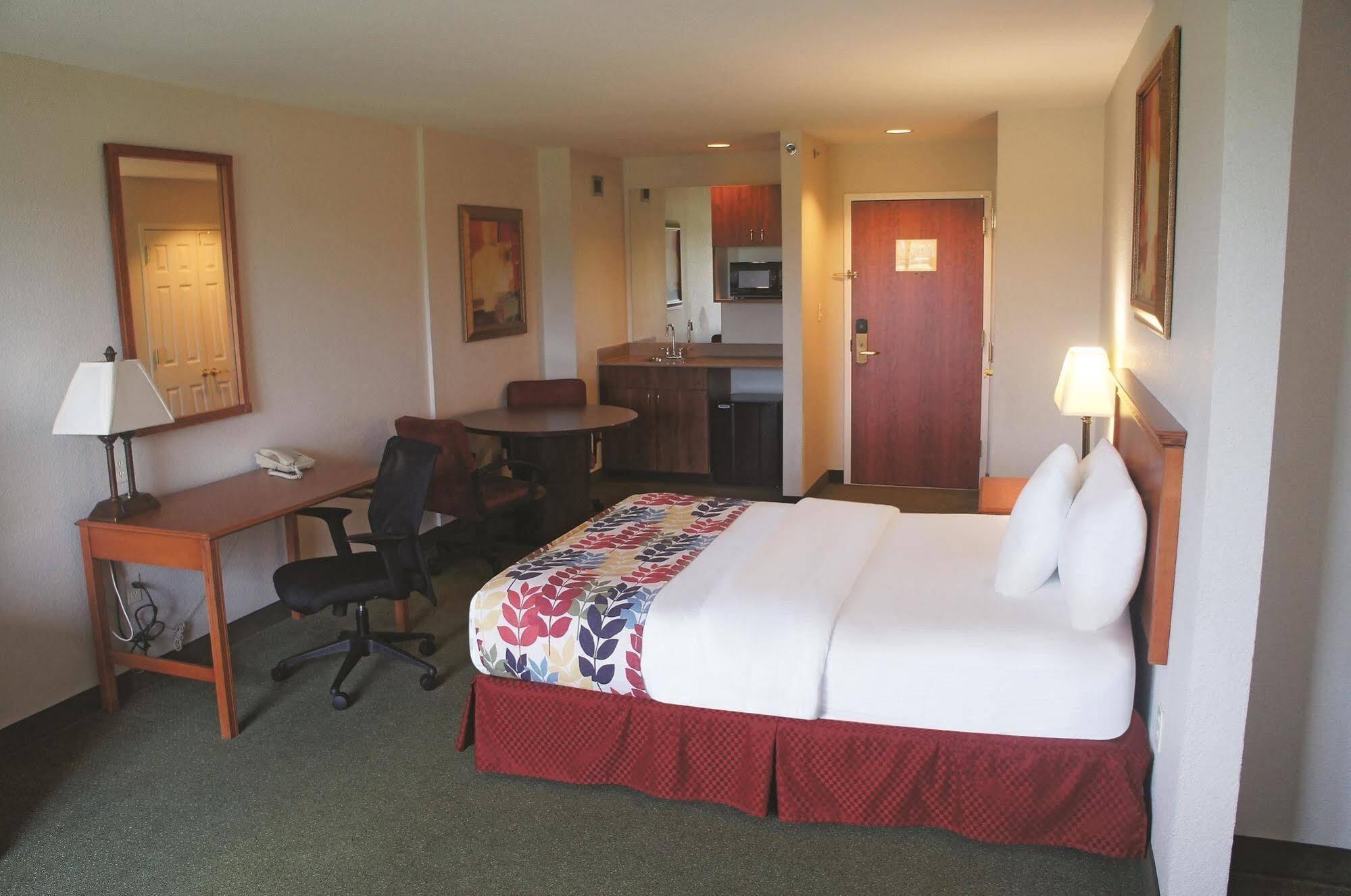 Hotel La Quinta By Wyndham Springfield Airport Plaza Exterior foto